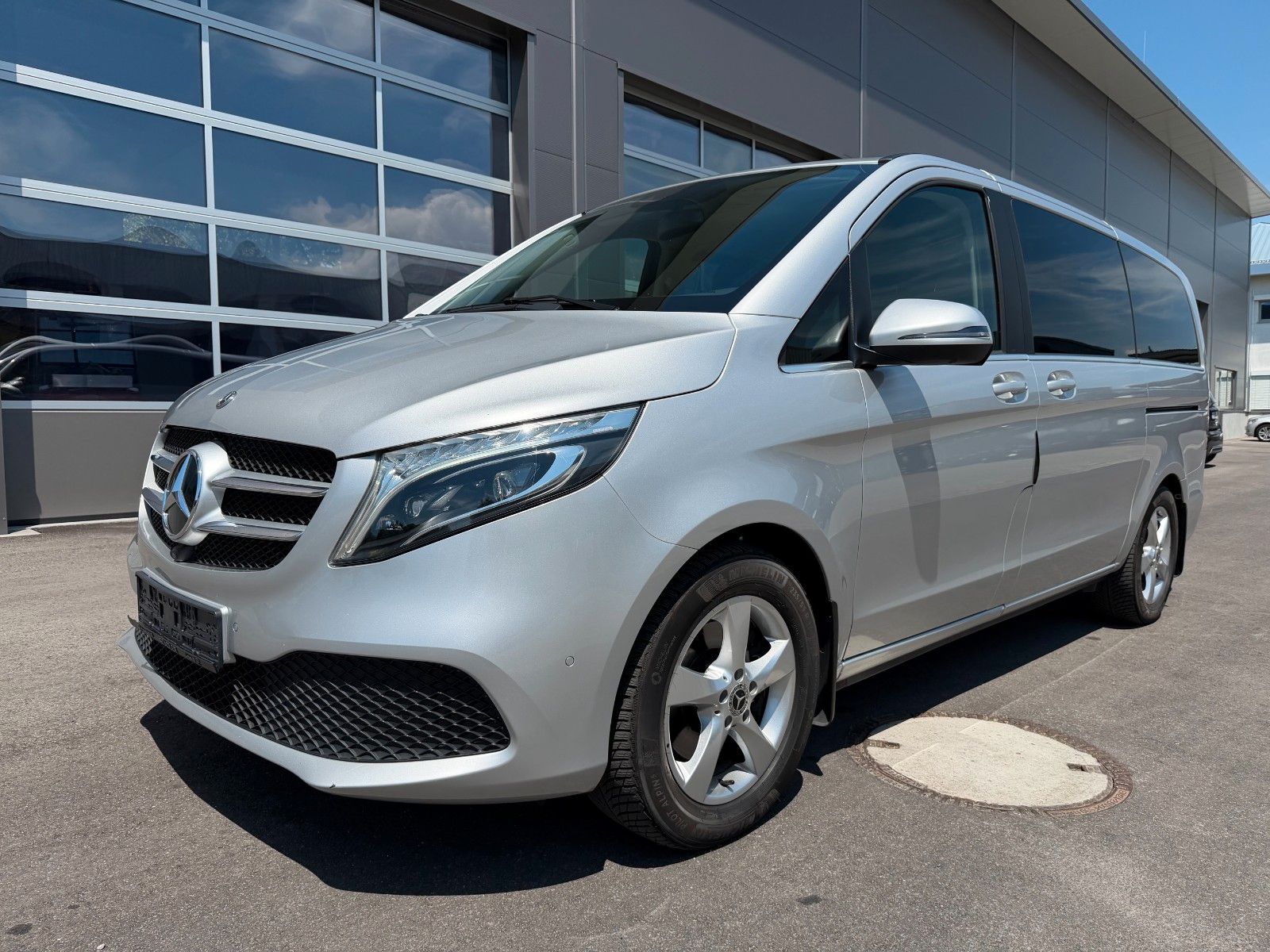 MERCEDES-BENZ V 300