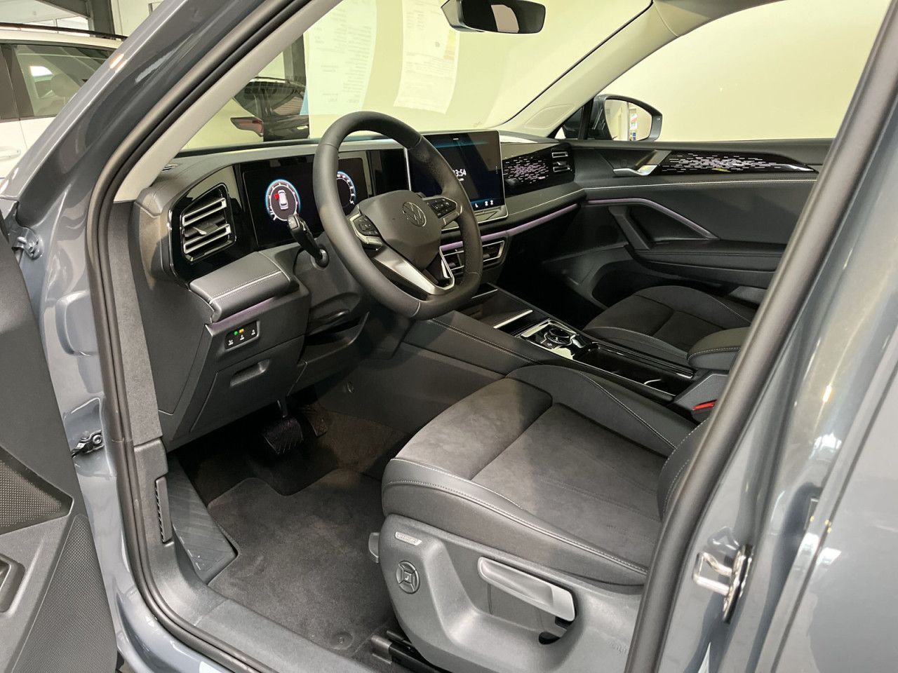 Volkswagen Tiguan ELEGANCE 1.5 eTSI DSG NAVI AHK LED foto 5