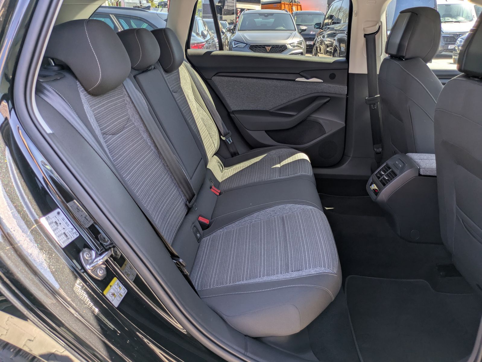 Fahrzeugabbildung SKODA Superb 2.0 TDI 4x4 Selection MATRIX*AHK*5J GAR.