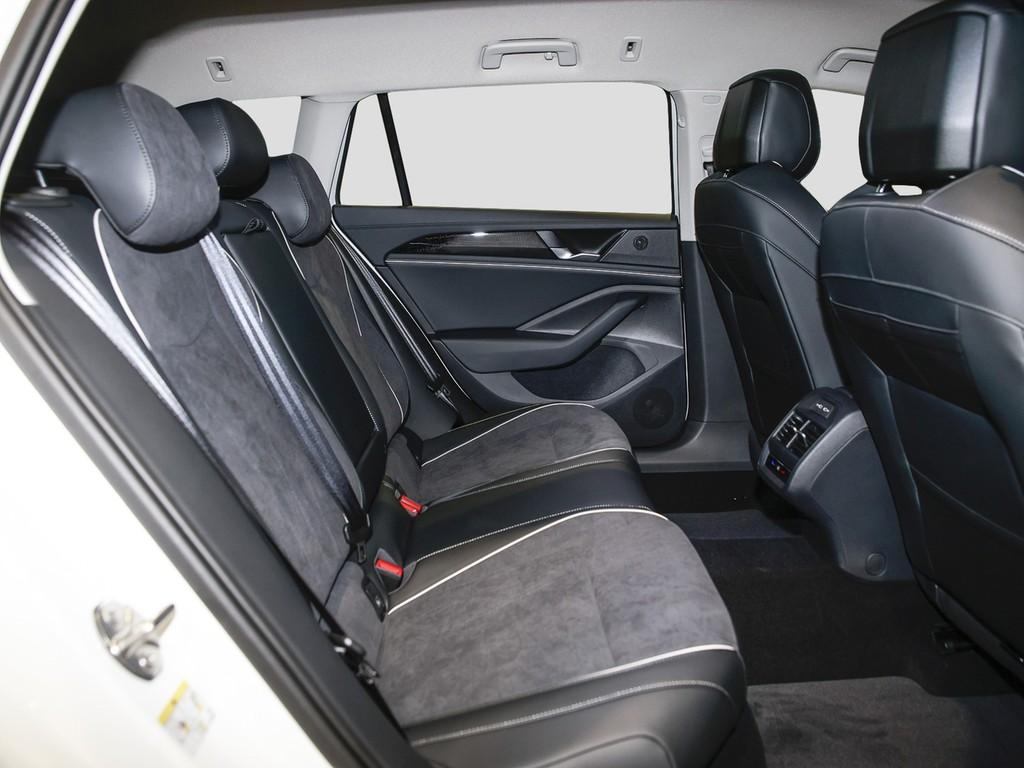 Volkswagen Passat Variant 1.5 eTSI DSG Business, Navi, AHK,