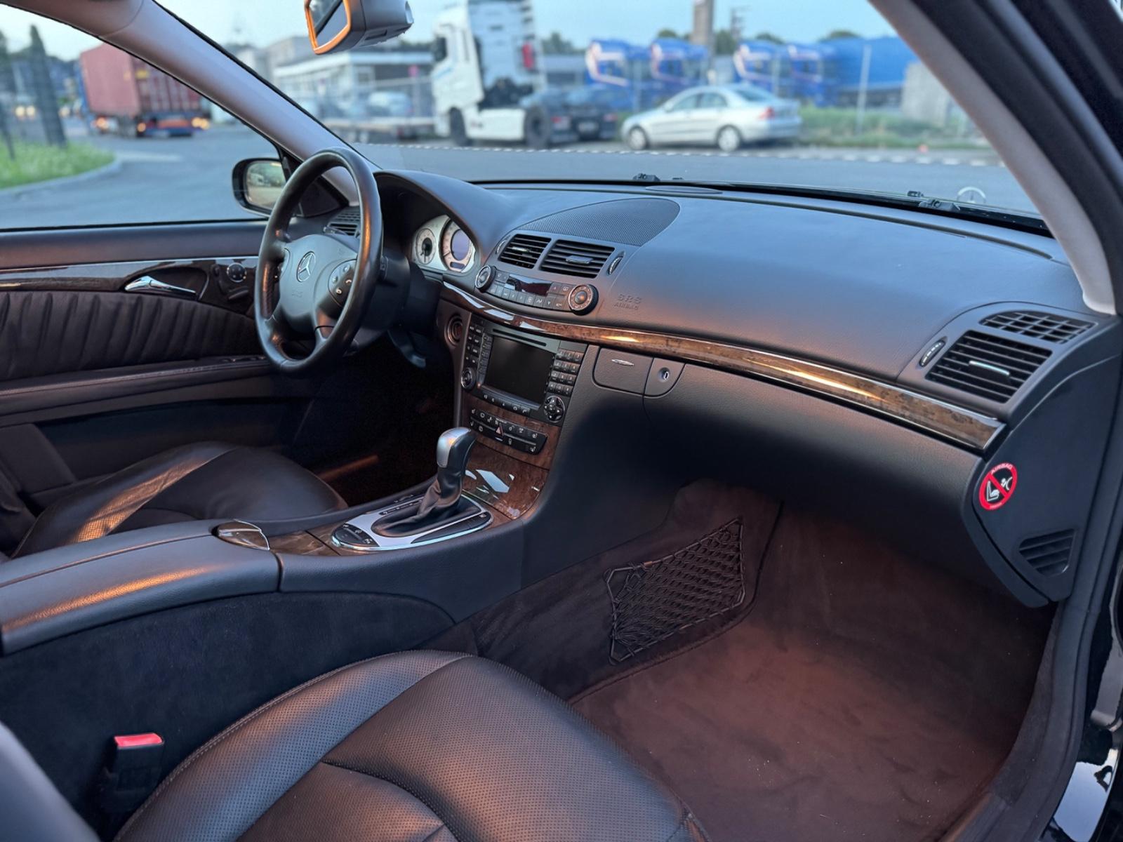 Mercedes-Benz E350 2005 — photo 16