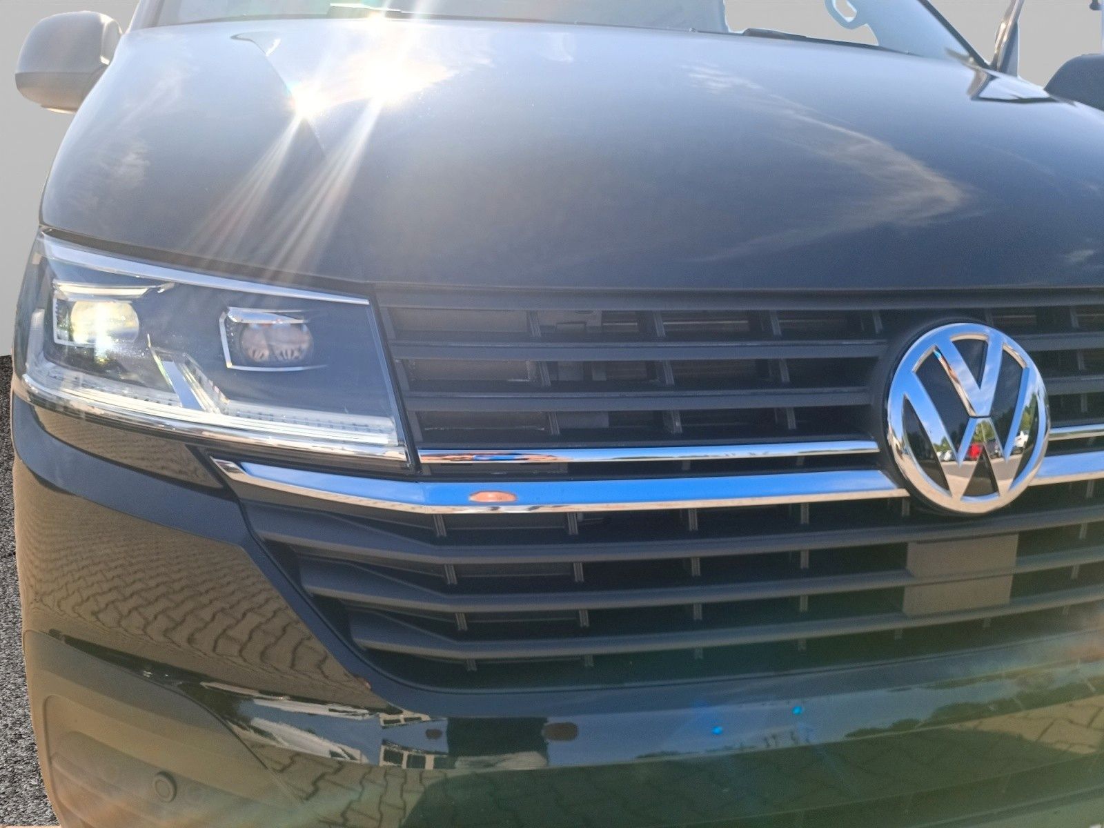 Fahrzeugabbildung Volkswagen Caravelle T6.1 KR 3 Zonen LED SHZ AHZV 7Sitzer