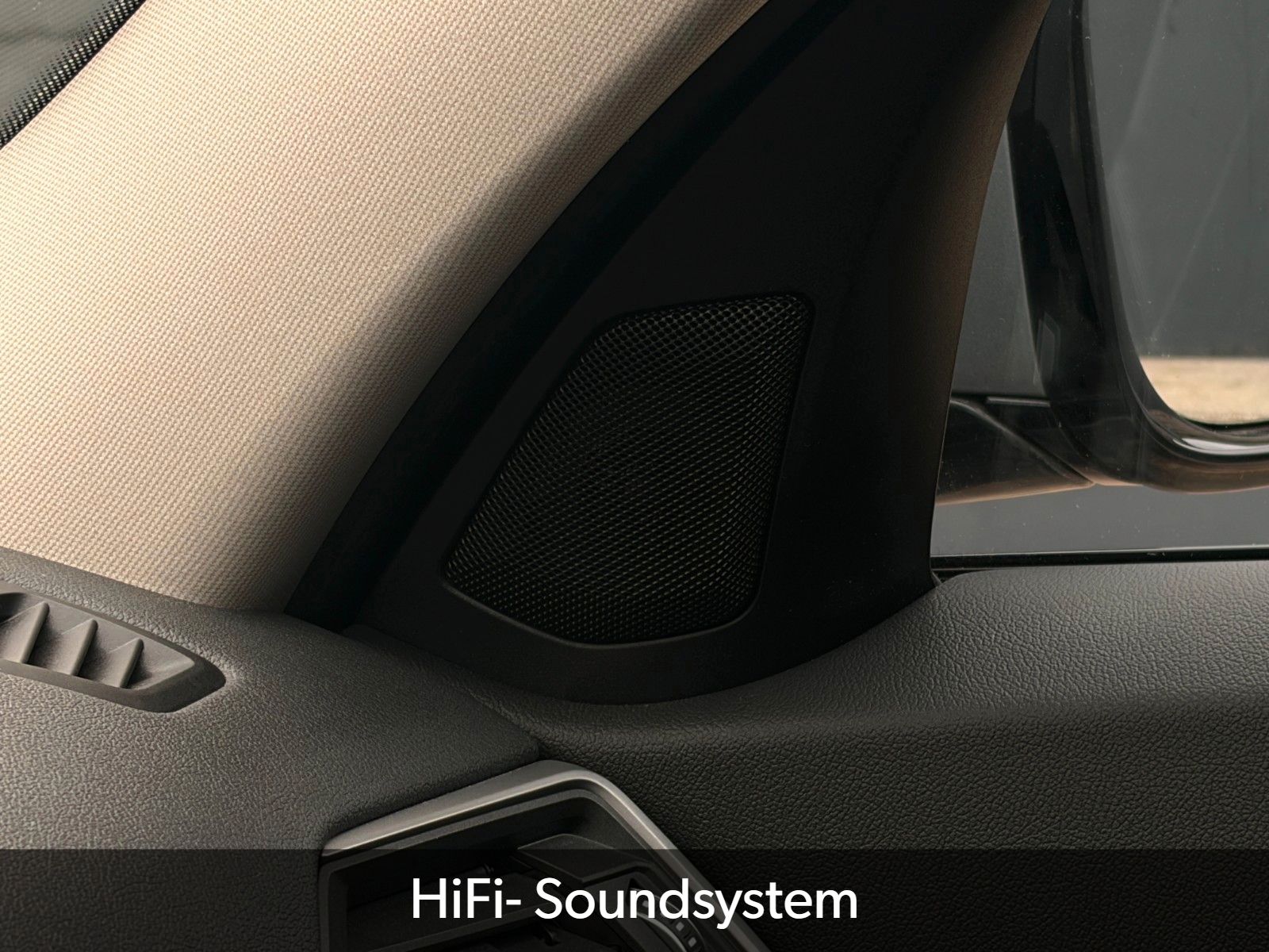 Fahrzeugabbildung BMW 330e Touring ACC HuD HiFi CAM Navi LED CarPlay