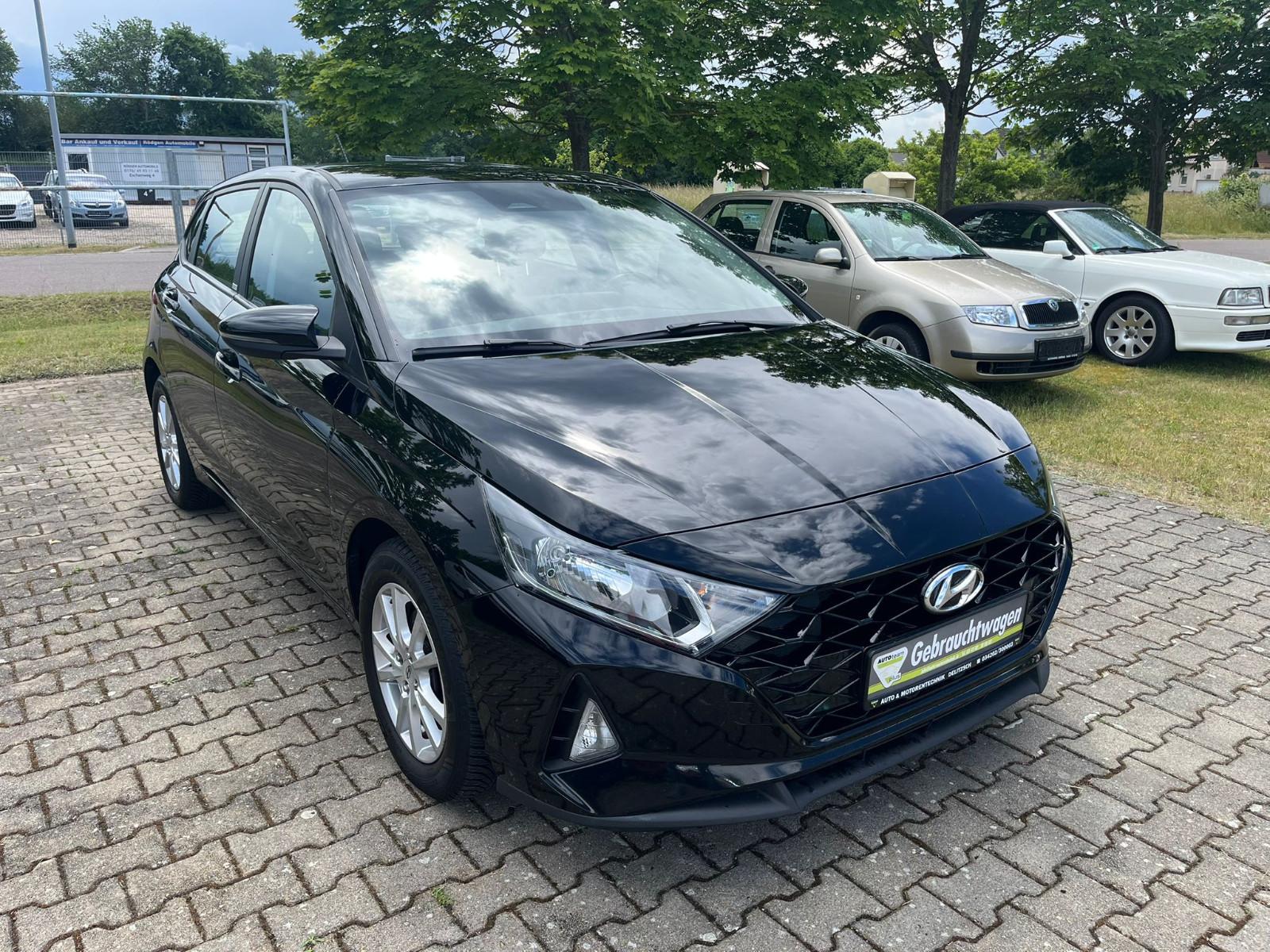 Hyundai i20 Select 1. Hand Allwetter TÜV&Service NEU