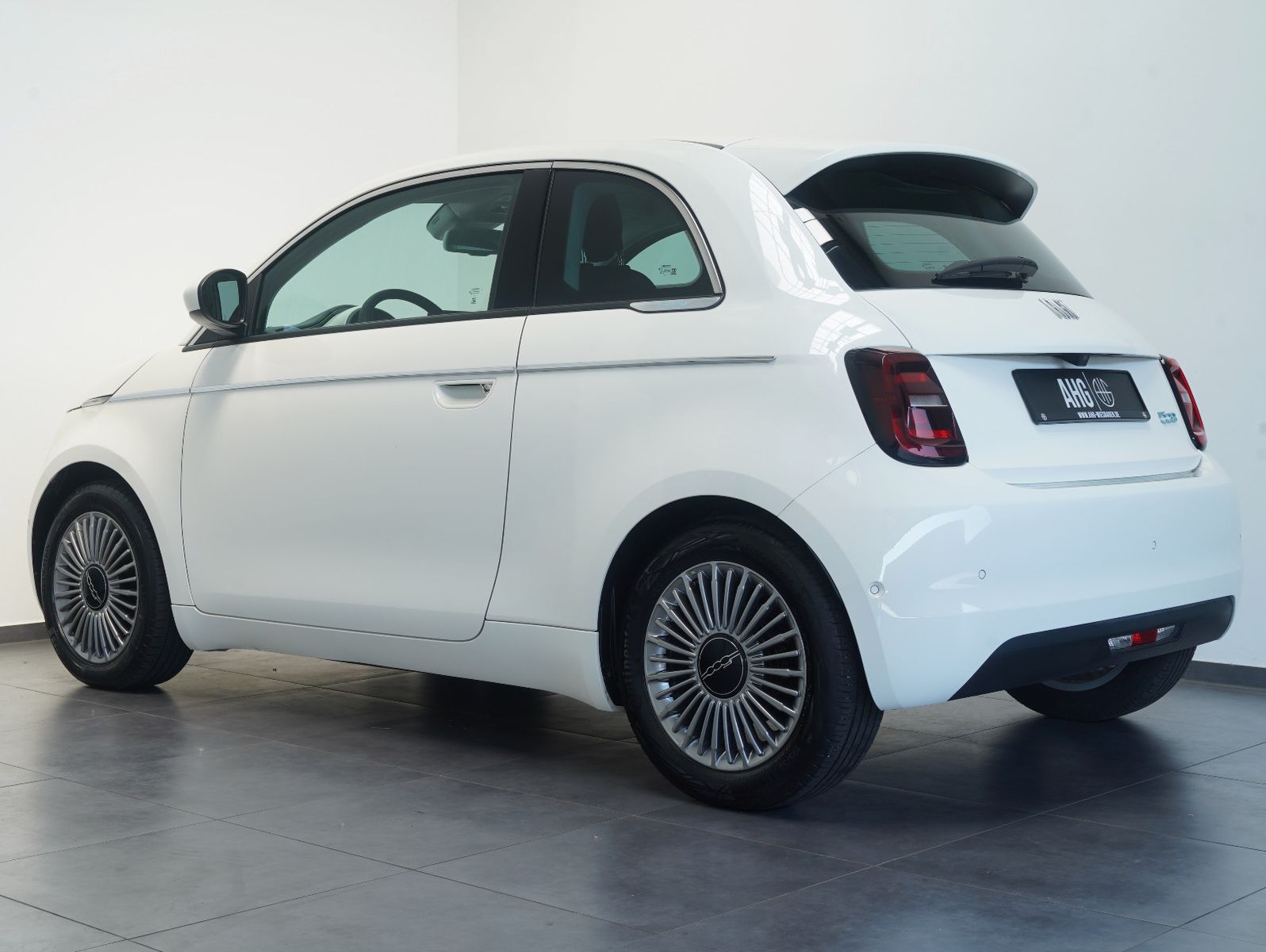 Fahrzeugabbildung Fiat 500e 87KW/42kWh/DC-LADEN/CARPLAY/DAB/SOH