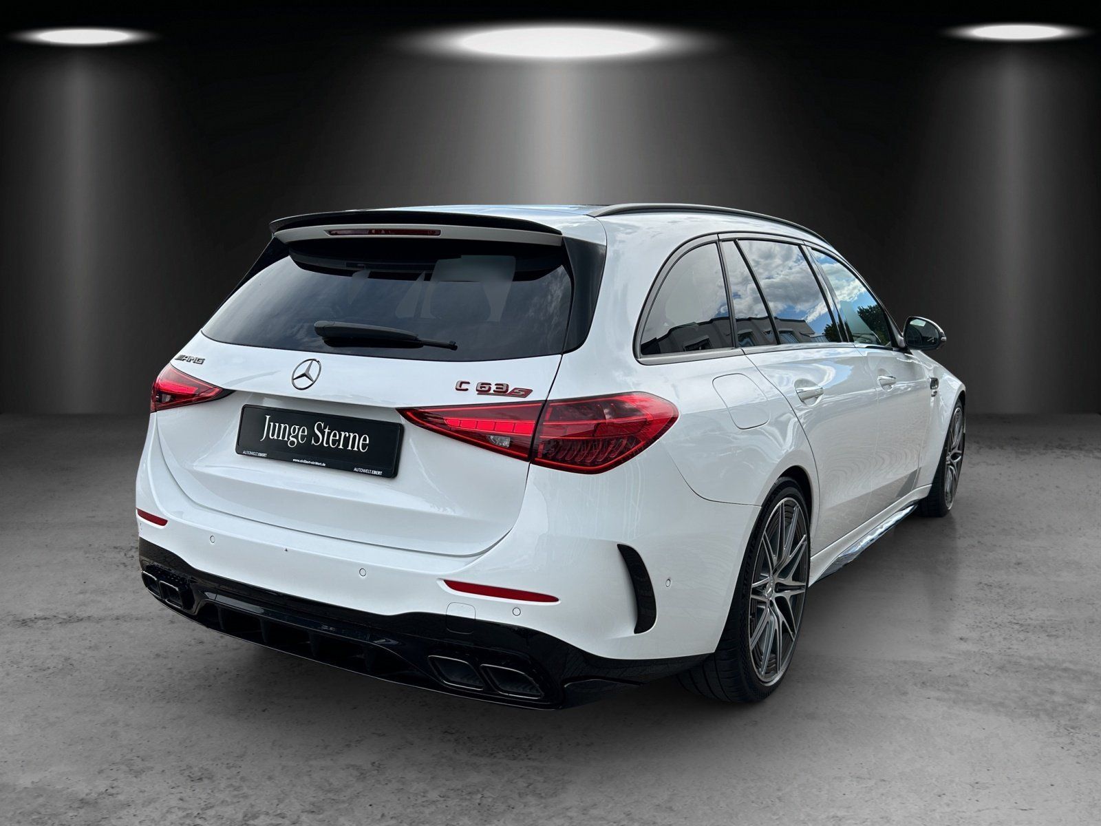 Fahrzeugabbildung Mercedes-Benz C63SE T €144.835-Perf.Sitz DISTRO AERO Pano Memo