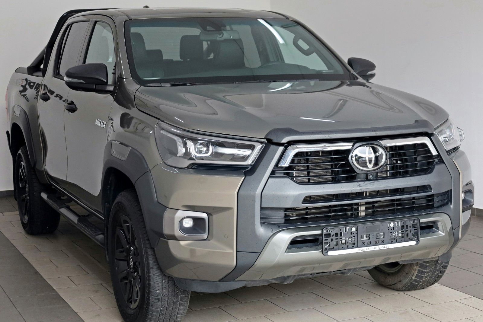 Fahrzeugabbildung Toyota Hilux 2.8 D-4D Invincible,Rollbügel, Rollo , AHK
