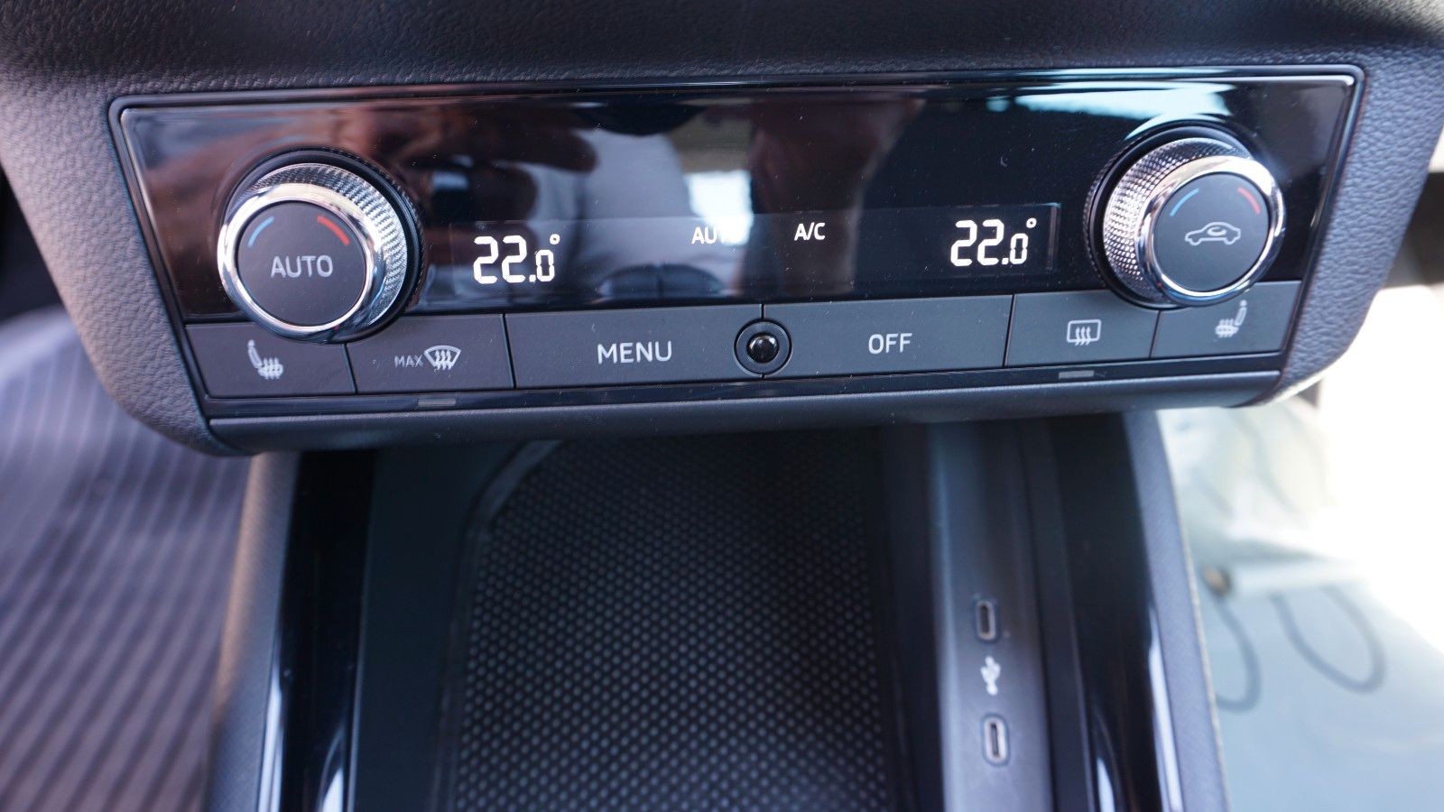 Fahrzeugabbildung SKODA Scala Ambition, Kamera, Navi, CarPlay, AHK