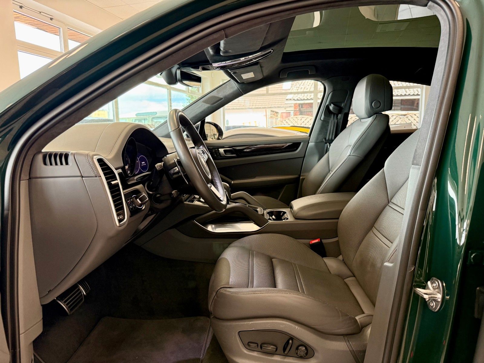 Fahrzeugabbildung Porsche Cayenne Coupe Turbo S E-Hybrid APPROVED / PTS