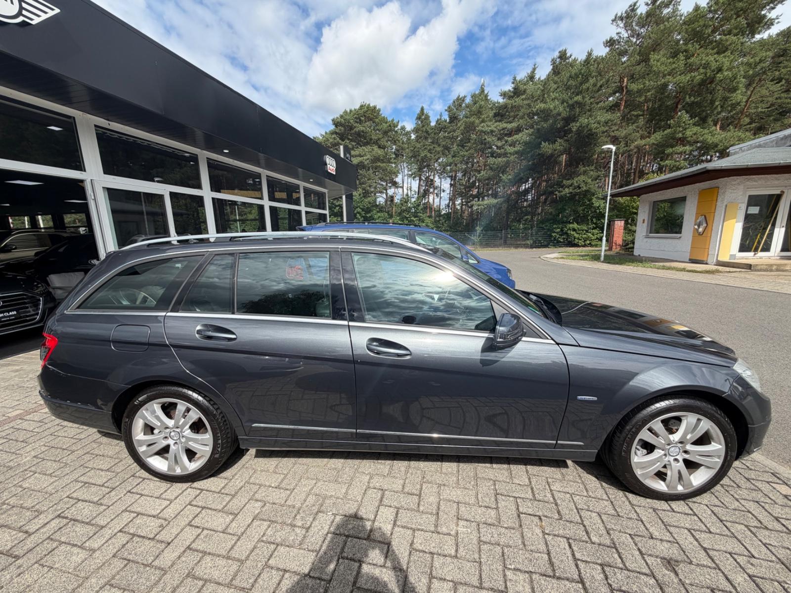 Mercedes-Benz C200 2010 — photo 9