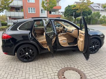 Porsche Cayenne - 8