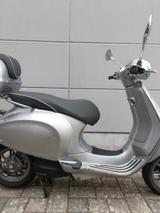 Vespa PRIMAVERA ELETTRICA 45 KM/H **TOPCASE** - VESPA TOPCASE
