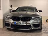 BMW M5 Competition xDrive Massage Repair Inclusive - graue BMW M5
