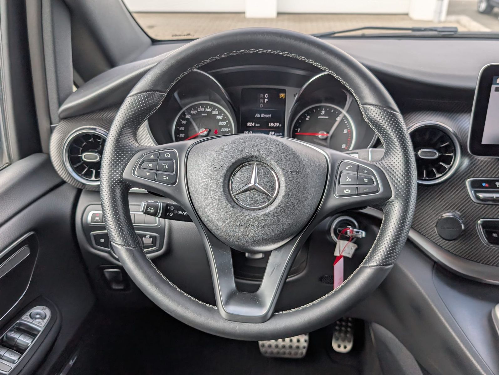 Fahrzeugabbildung Mercedes-Benz V 250 d AMG lang LEDER*DISTR.*BURM.*StandH.*LED