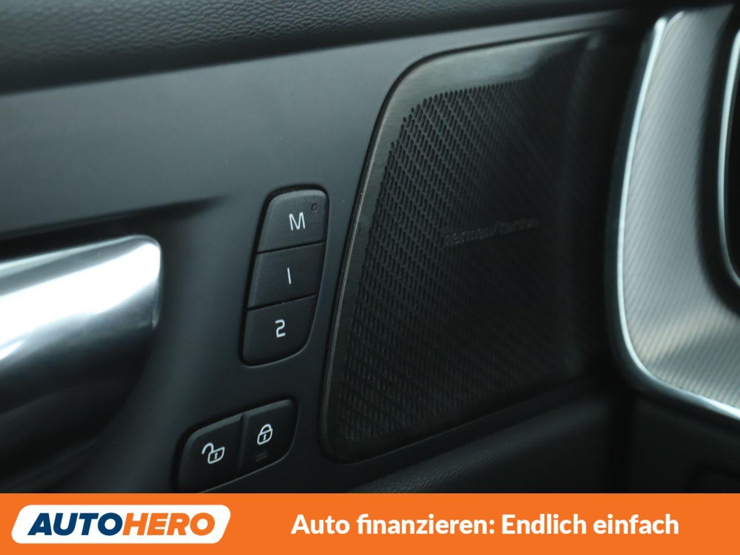 Volvo XC60 2.0 D4 R Design AWD Aut.*NAVI*LED*TEMPO*PDC