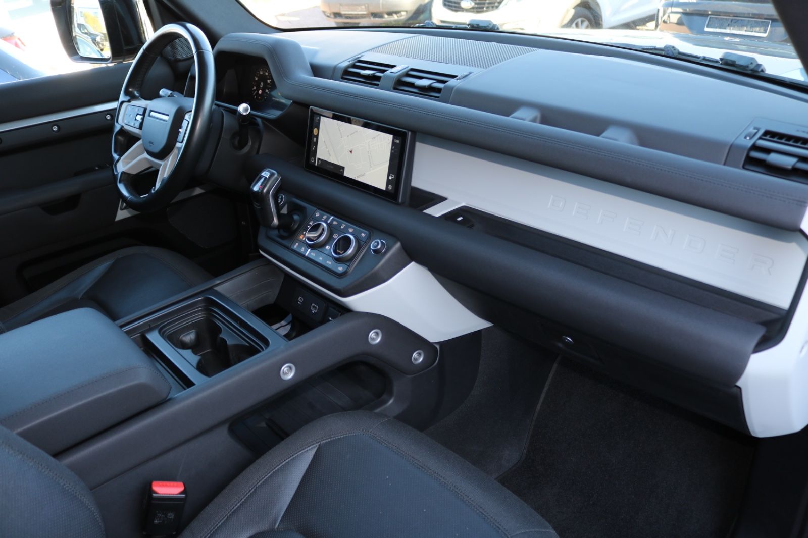 Land Rover Defender D240 S AWD/7 SITZER/PANO/AHK/MERIDIAN/ foto 12