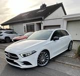 Mercedes-Benz AMG Line // Pano //Scheckheftgepflegt - Mercedes-Benz A 200 in Köln
