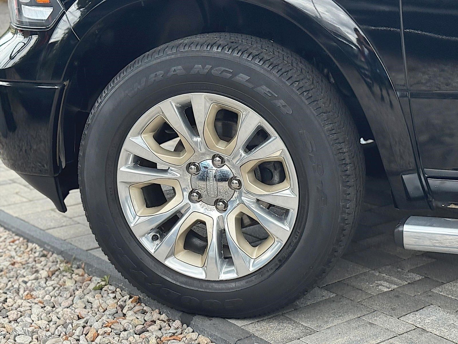 Fahrzeugabbildung Dodge RAM 5.7 V8 HEMI LARAMIE LONGHORN RAM BOX  LPG