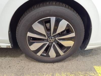 Golf VIII 1.5 eTSI DSG IQ LIGHT+KAMERA+AHK+ACC+D