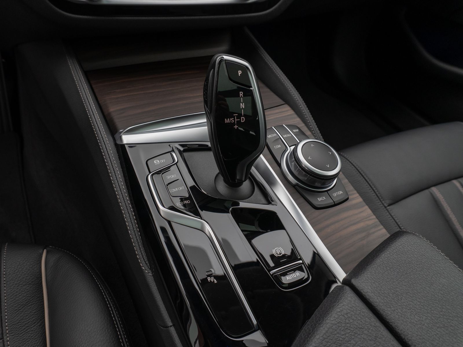 Fahrzeugabbildung BMW 530d Luxury Line Panorama Kamera DAB HiFi Alarm