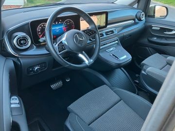Mercedes V 220 - 5