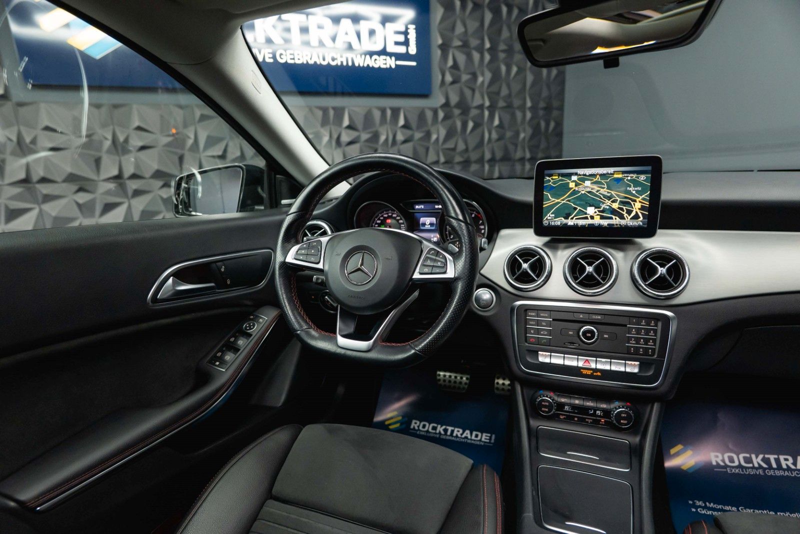 Fahrzeugabbildung Mercedes-Benz CLA 250 Shooting Brake AMG Night-Paket | Pano