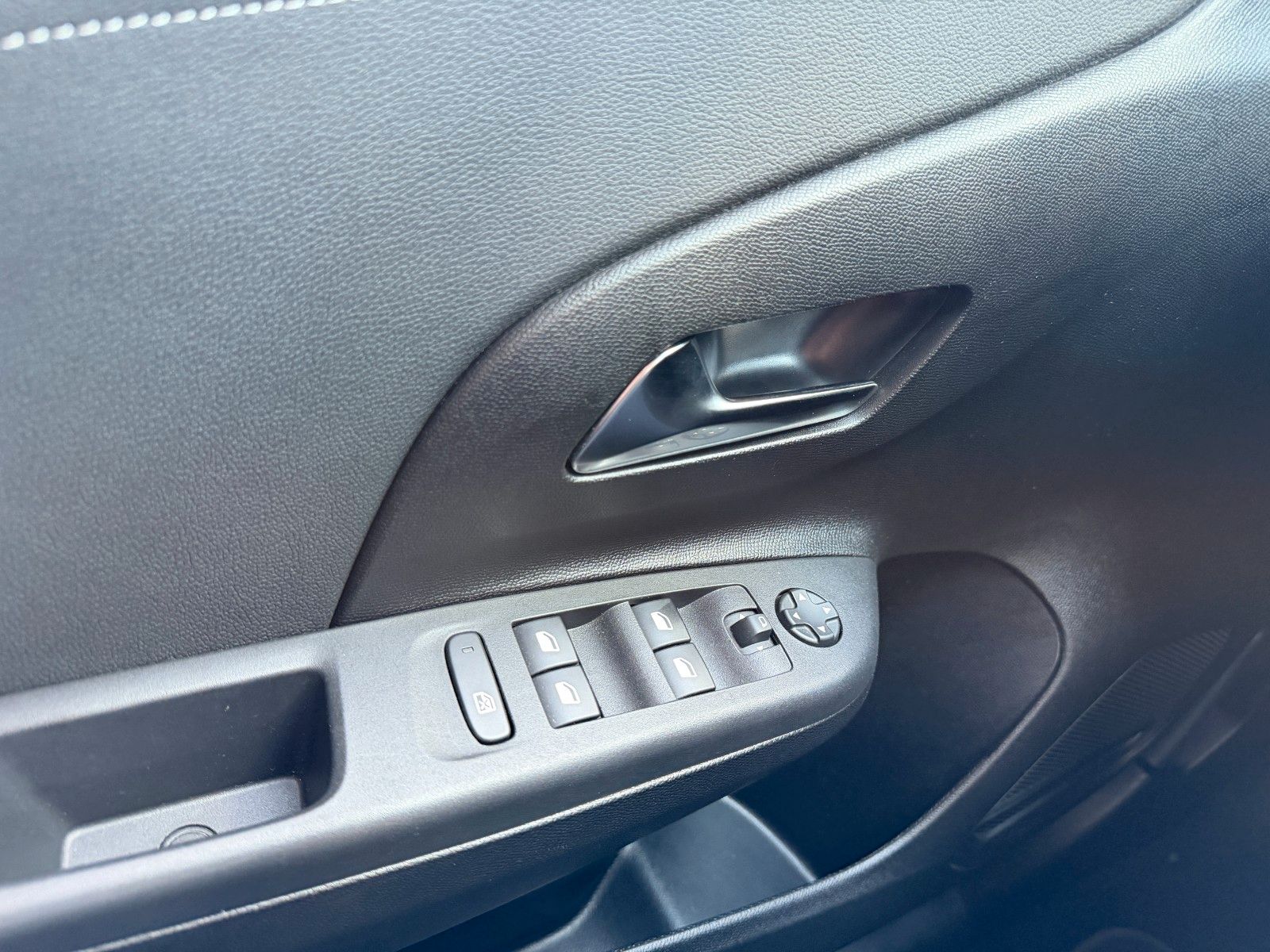 Fahrzeugabbildung Opel Corsa F YES 100PS PDC/LED/SHZ!