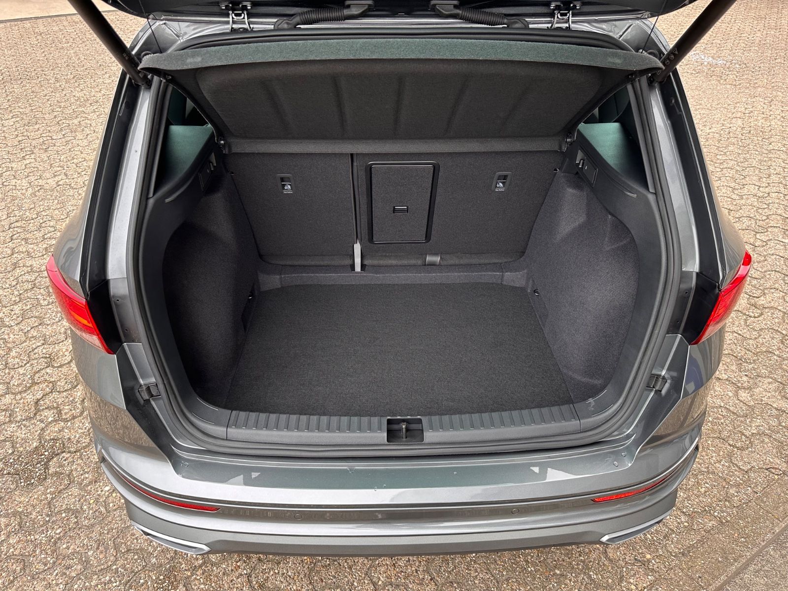 Fahrzeugabbildung SEAT Ateca FR 1.5 TSI DSG AHK/ACC/NAVI/LED/eHeck/SHZ