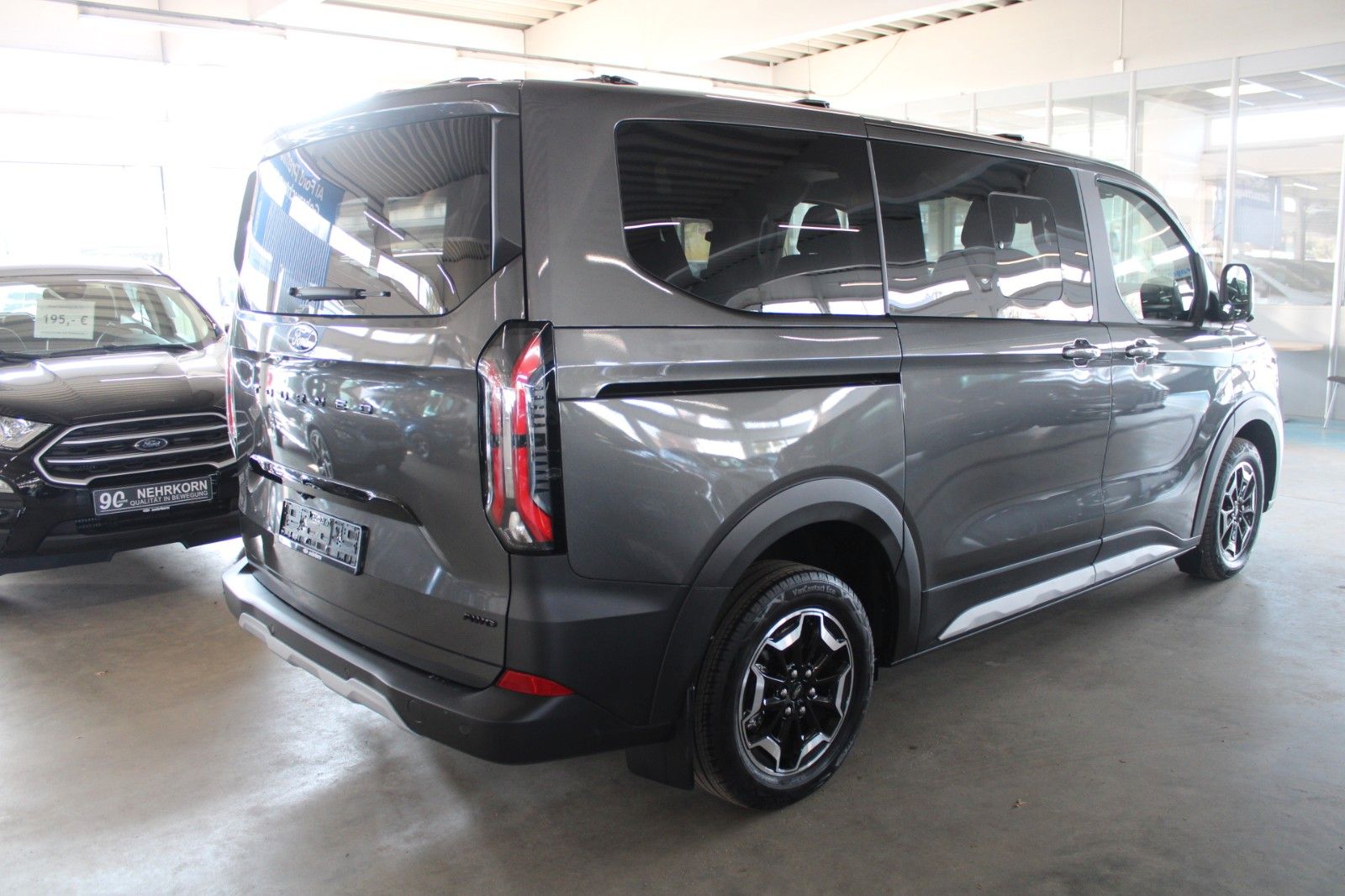 Fahrzeugabbildung Ford Tourneo Custom L1 Active AWD Automatik AHK STDHZ