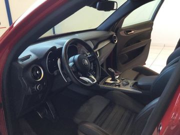Alfa-Romeo Stelvio - 10