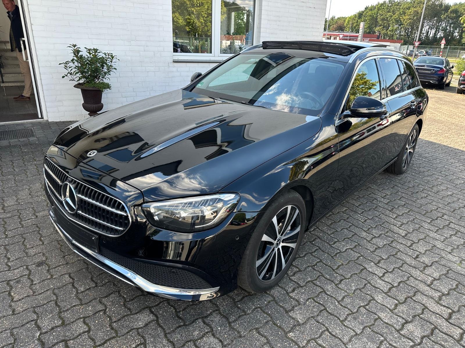 Mercedes-Benz E 300 de T 9G Avantgarde Navi LED Kam Pano Distr