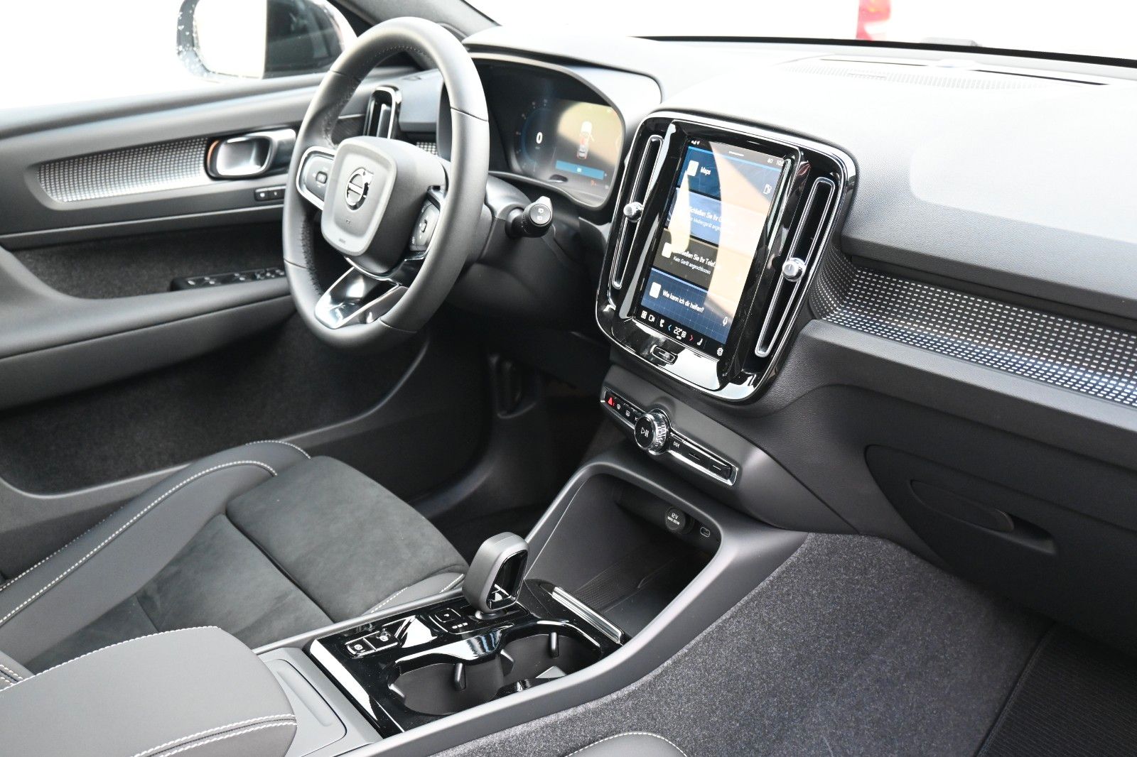 Fahrzeugabbildung Volvo XC40 B4 Benzin DKG Plus Dark*STDHZG*BLIS*ACC*AHK