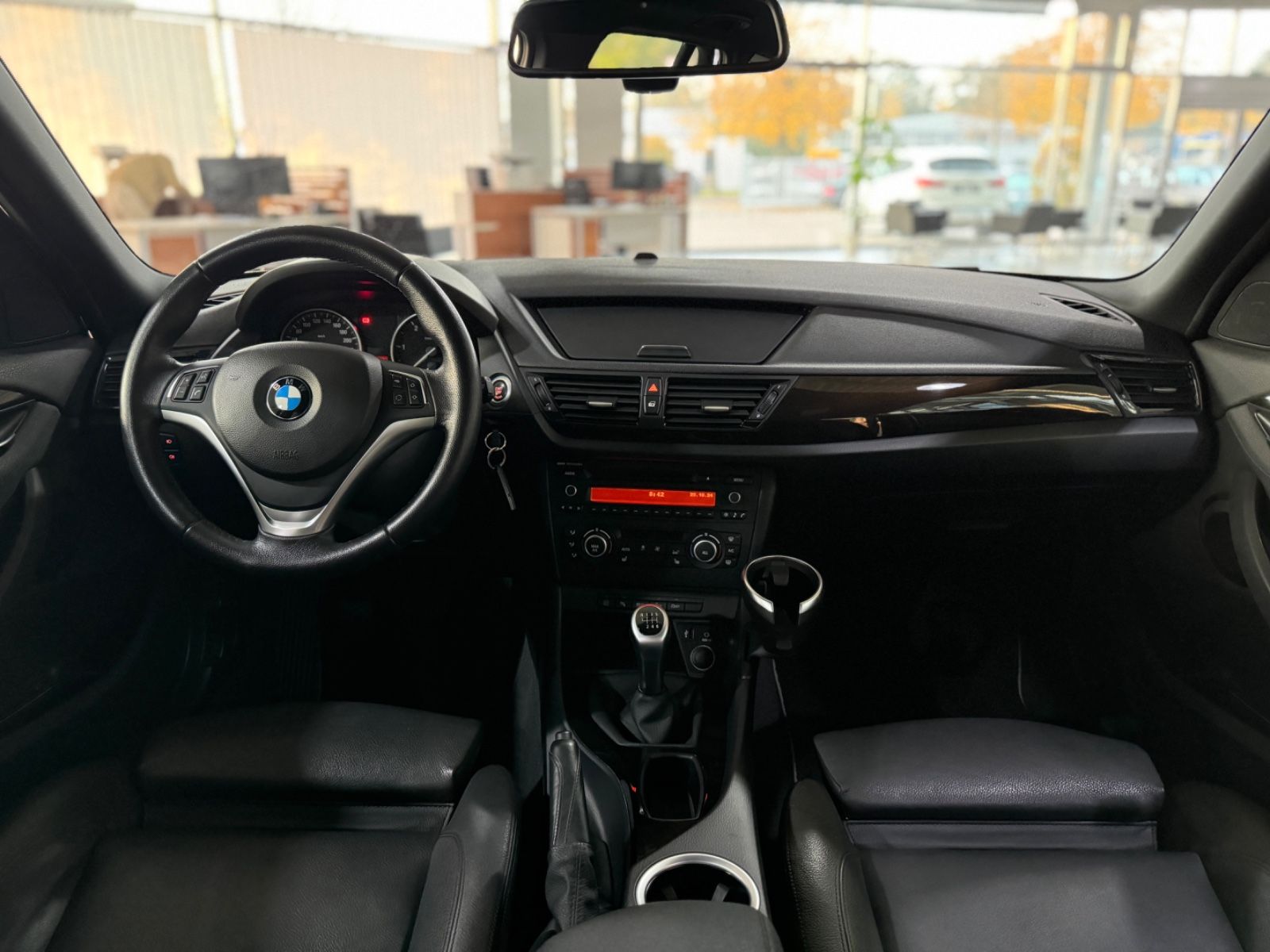 Fahrzeugabbildung BMW X1 sDrive20d xLine HiFi Sitzhzg PDC Xenon Sport