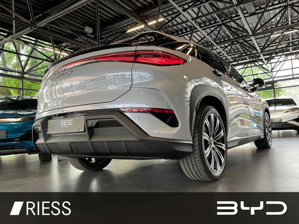 BYD SEALION 7