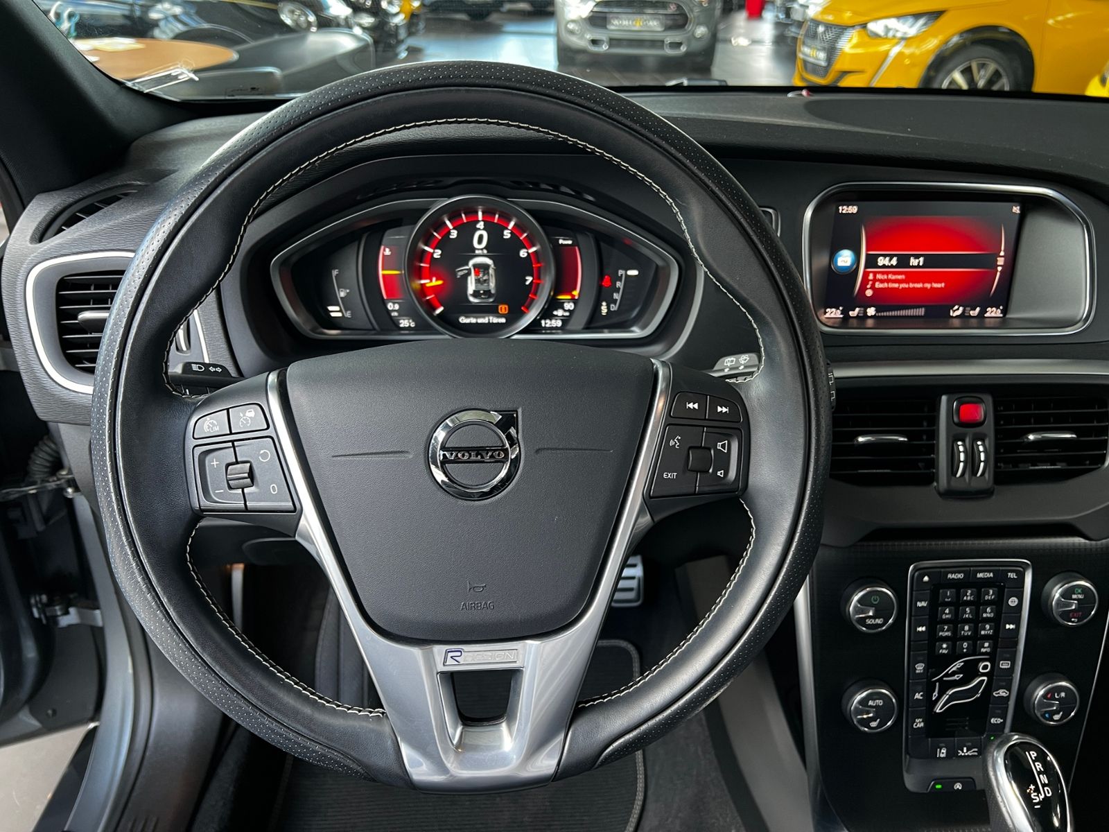 Fahrzeugabbildung Volvo V40 T3 R-Design RFK LED NAVI