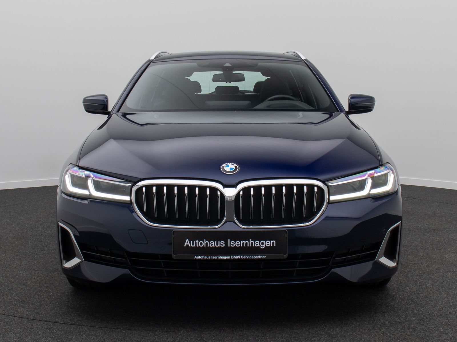 Fahrzeugabbildung BMW 530d xD Luxury Line HUD DAB AHK Panorama H/K 19"