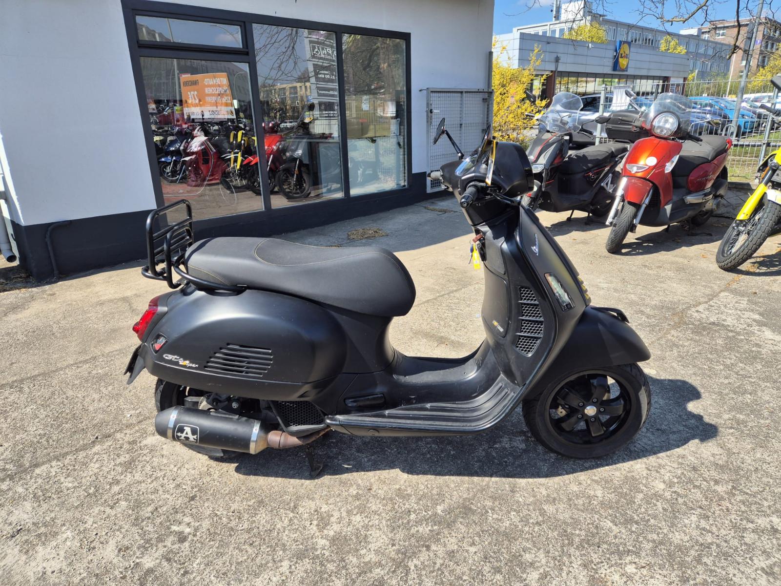 Vespa GTS 125 Supertech *schwarze Teile*Gepäckträger*