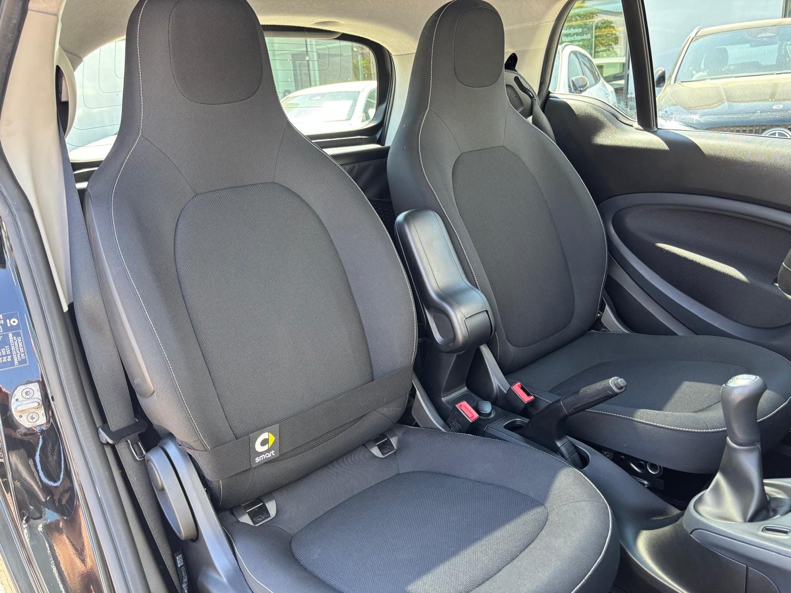 Fahrzeugabbildung Smart fortwo coupe passion (52kW) PANO GJR SITZHEIZUNG