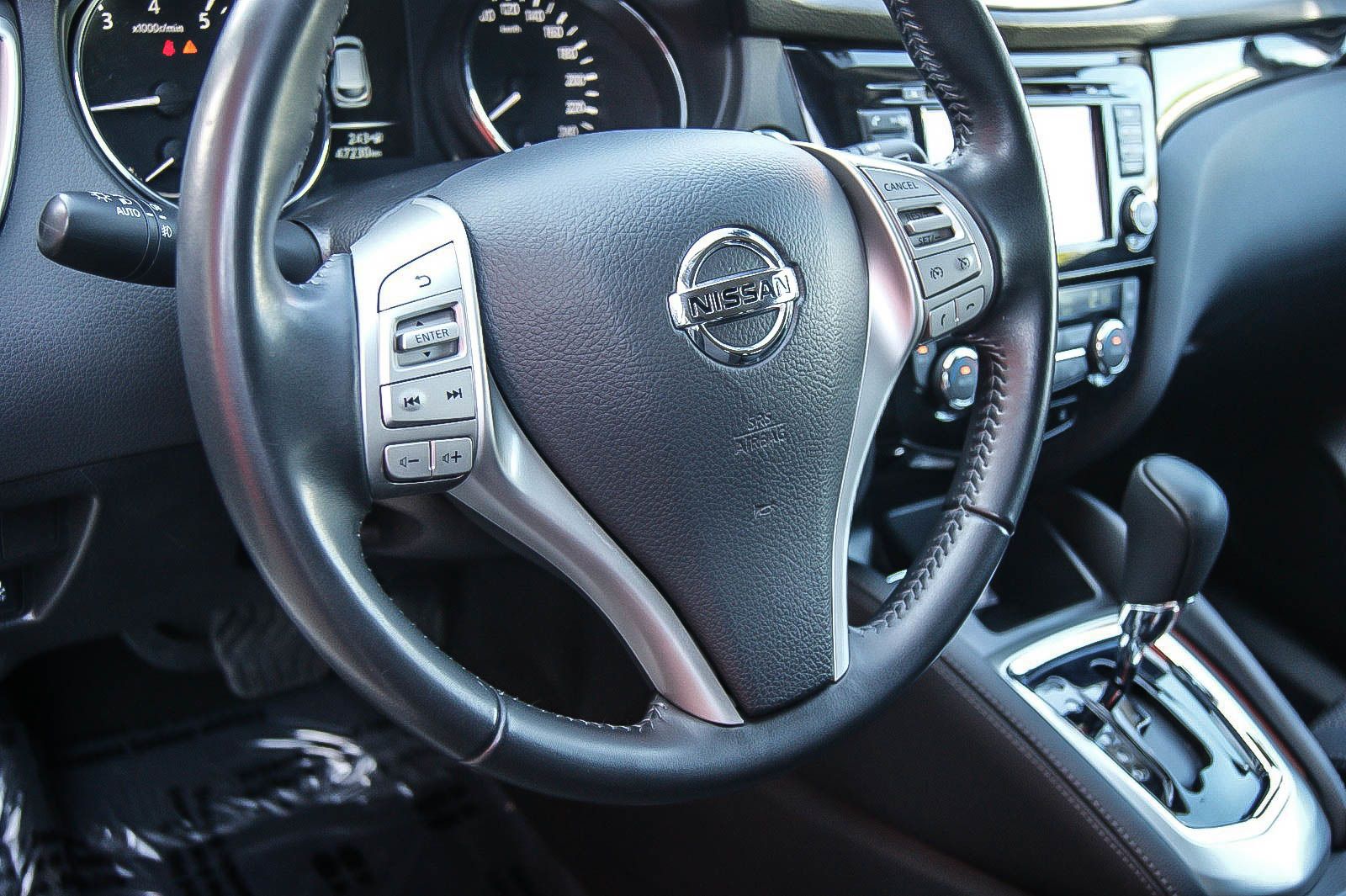 Fahrzeugabbildung Nissan Qashqai DIG-T 12 N-Connecta KAMERA RENTNERBESITZ