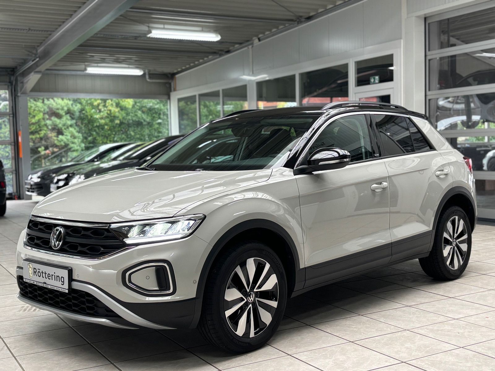 Fahrzeugabbildung Volkswagen T-Roc Move 1.0 TSI LED+SHZ+APP
