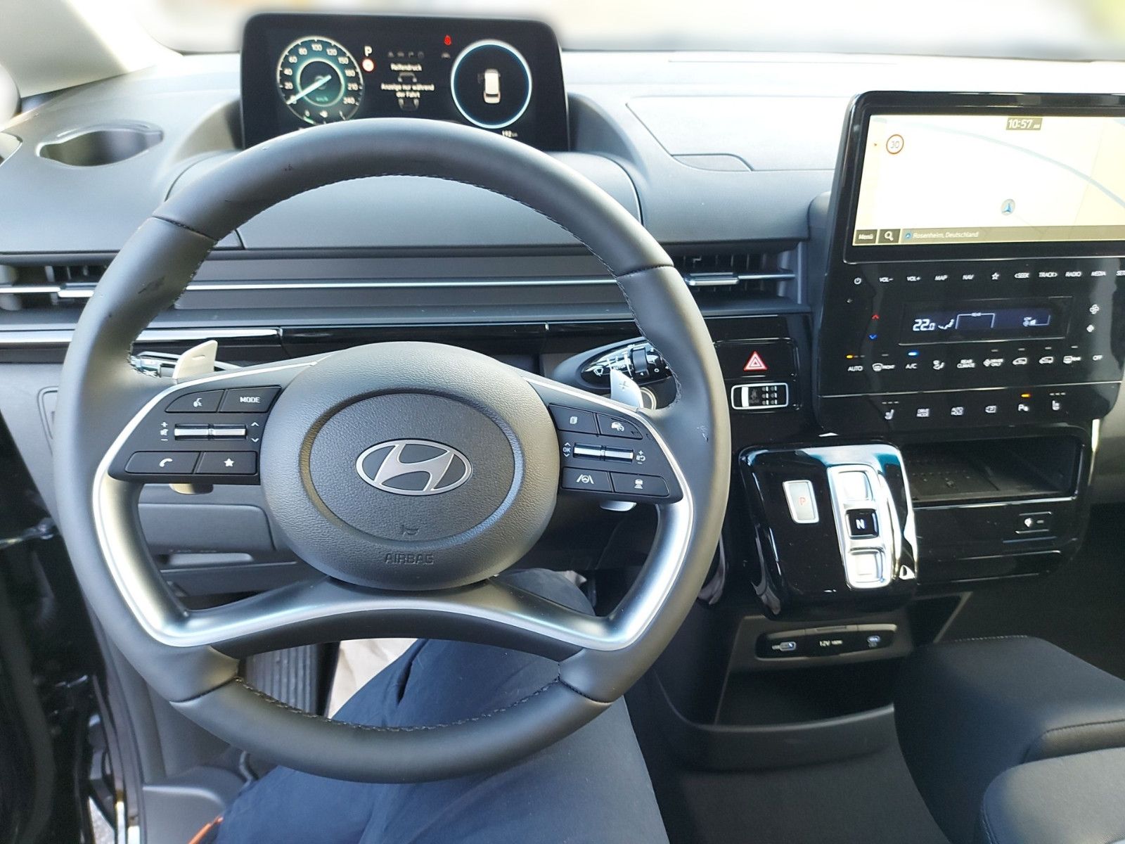 Fahrzeugabbildung Hyundai Staria Hybrid 225PS Trend 9-Sitzer Parkp. Easy-P