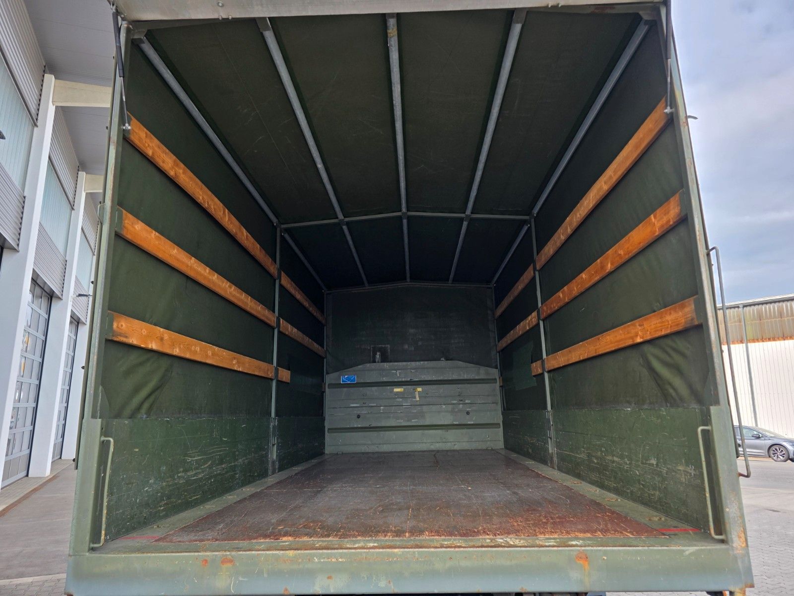Fahrzeugabbildung Iveco Eurocargo ML140E21 LBW 3 Sitze Differenziale