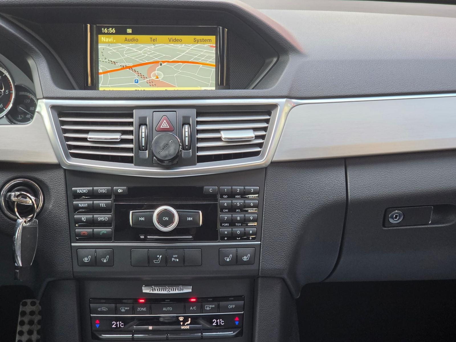 Mercedes-Benz E350 2011 — photo 27