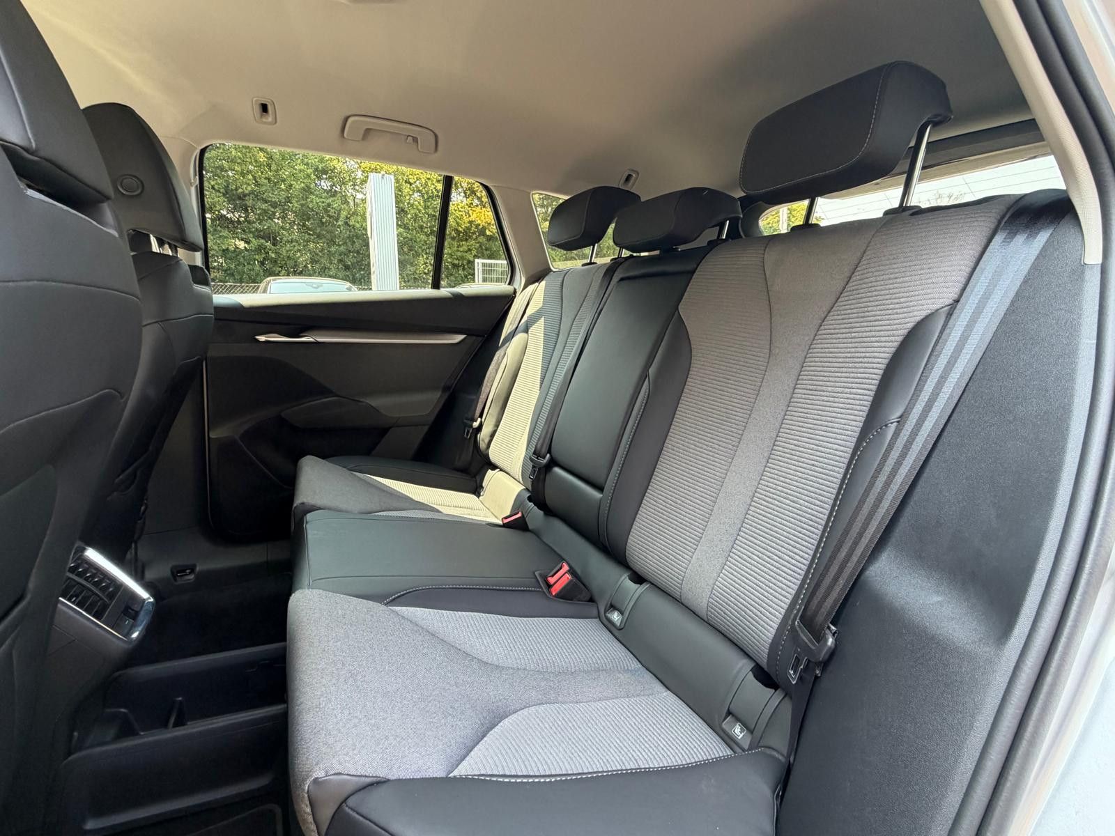 Fahrzeugabbildung SKODA Enyaq 85 4x4 Loft NAVI+LED+SHZ+KAMER+ACC+DAB+WP+