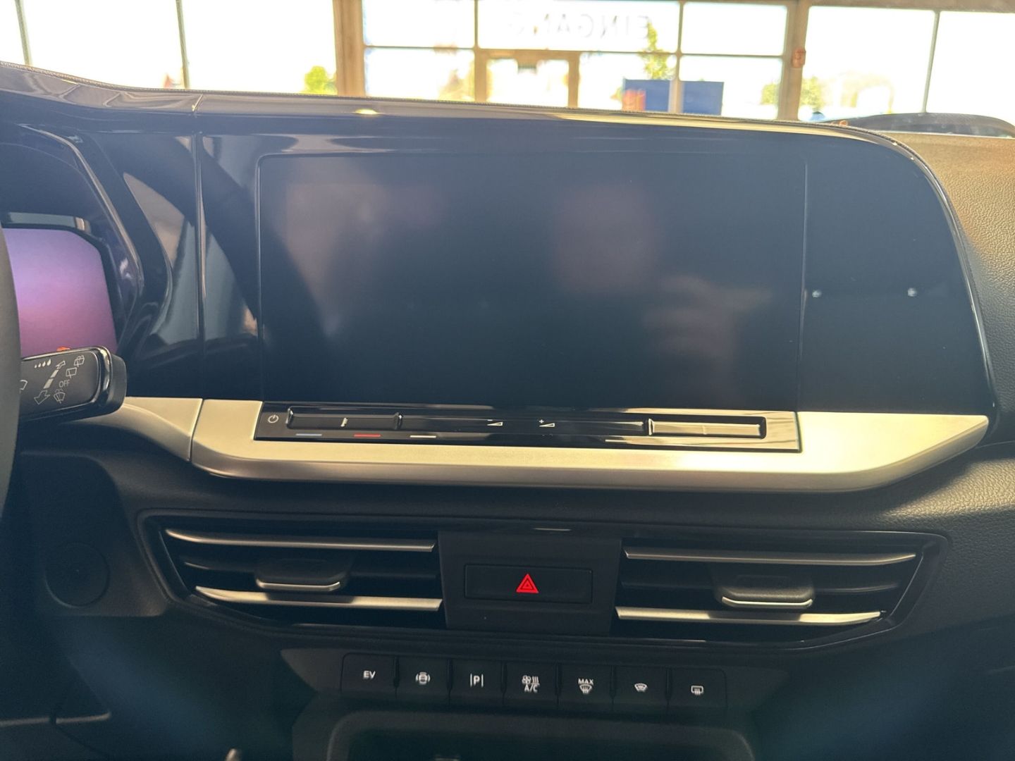 Fahrzeugabbildung Ford Tourneo Connect PHEV Titanium Digitales Cockpit
