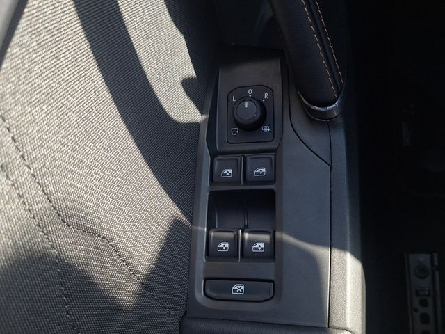 Leon KEYLESS PDC SHZ KAMERA NAVI ACC FACEL. LED