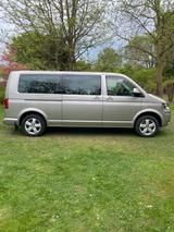 Volkswagen T5 Caravelle TOP Gepflegt - silberne Volkswagen T5 Caravelle