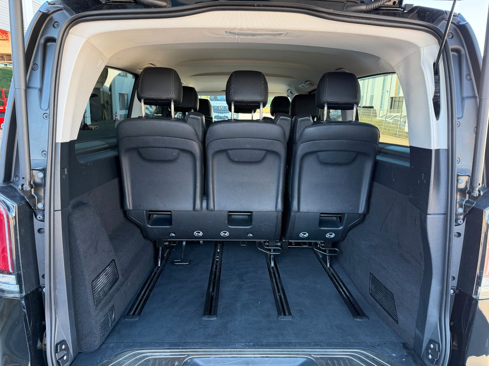 Fahrzeugabbildung Mercedes-Benz V 300 d AVA Extral DISTRONIC Standheiz el Türen