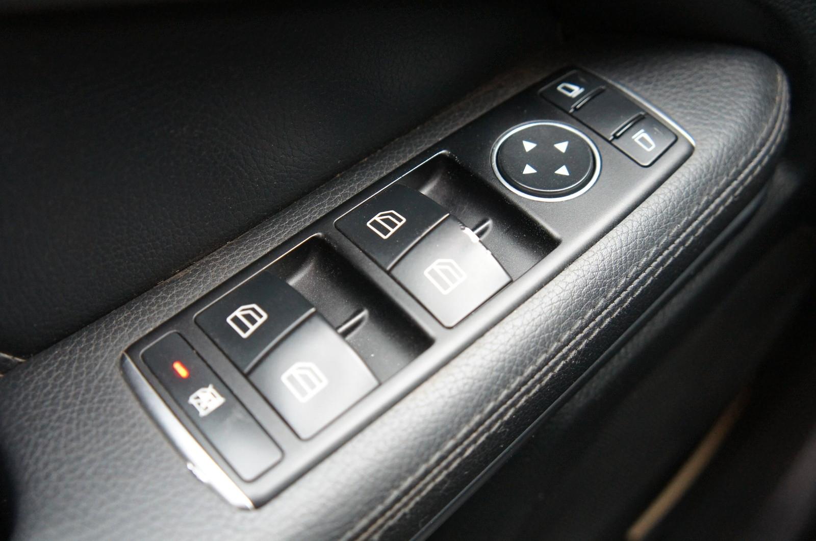 Mercedes-Benz E200 2014 — photo 20