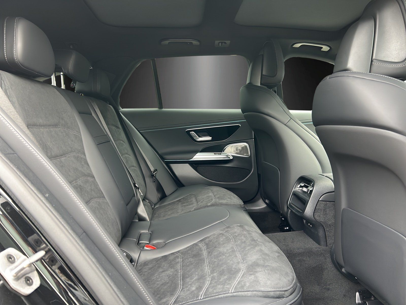 Fahrzeugabbildung Mercedes-Benz E 300 de T AMG 360° BURMESTER DigLight AHK 20"